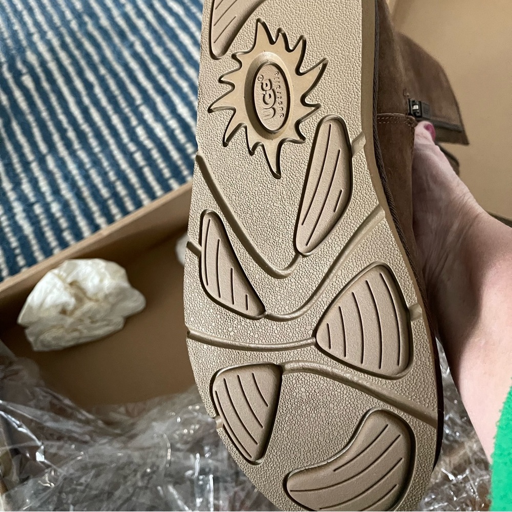 Ugg Woman’s boot size 7 never worn